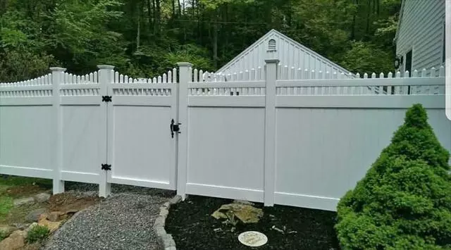 Straight-Up Fence