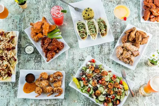 Island Wing Company Grill & Bar - UCF