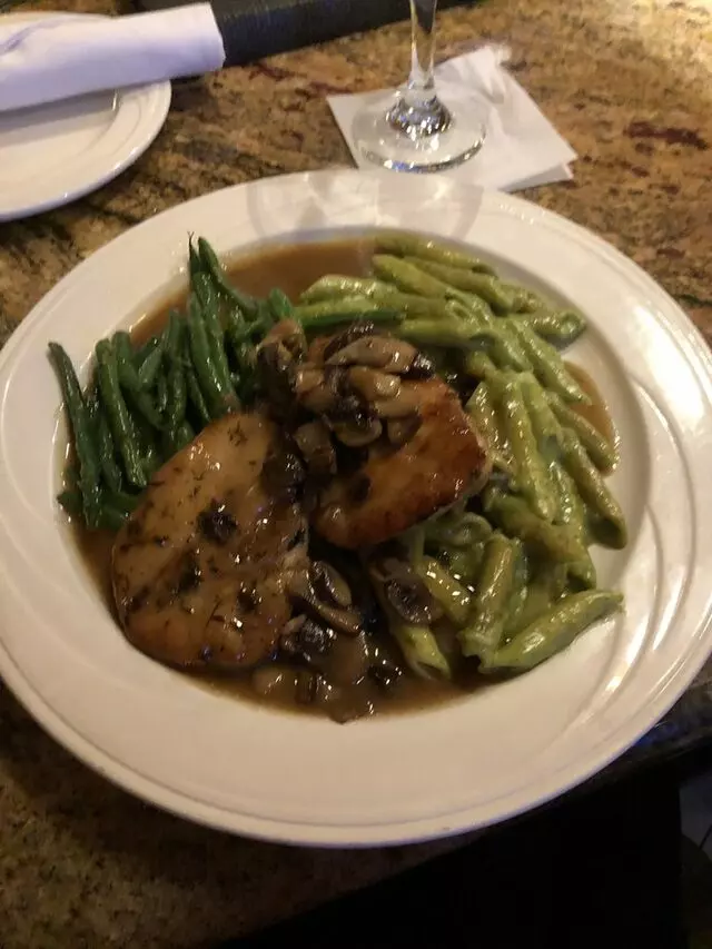 Cricket's Bar & Grill