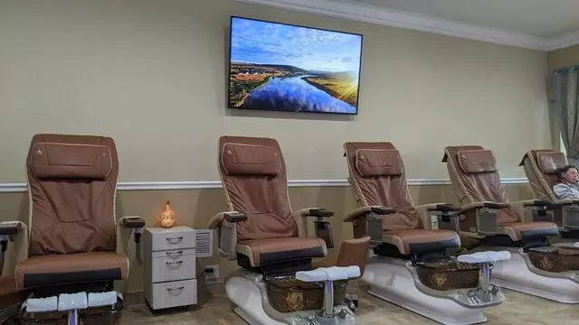 Lavish Nails & Spa