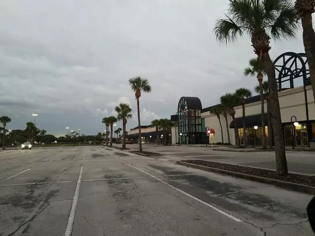 Colonial Promenade