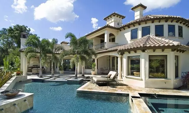 Alexandra Marchan - Carrington Real Estate