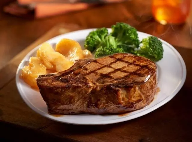 Smokey Bones Bar & Fire Grill