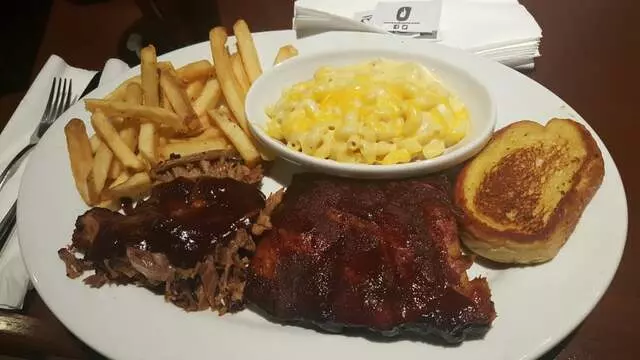 Smokey Bones Bar & Fire Grill
