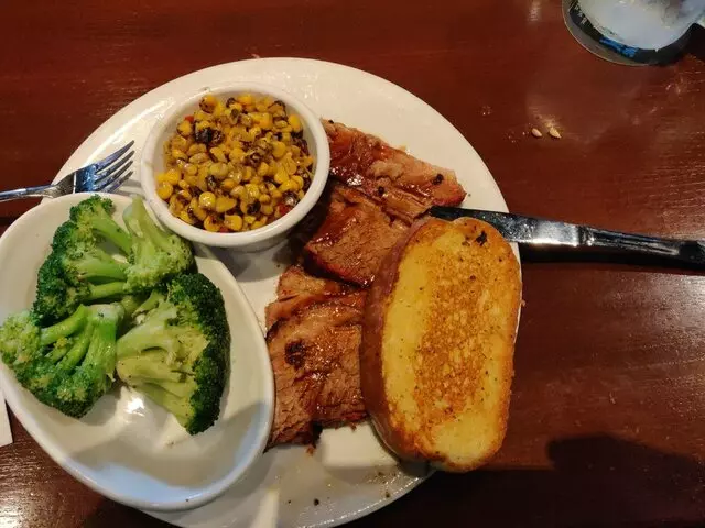 Smokey Bones Bar & Fire Grill