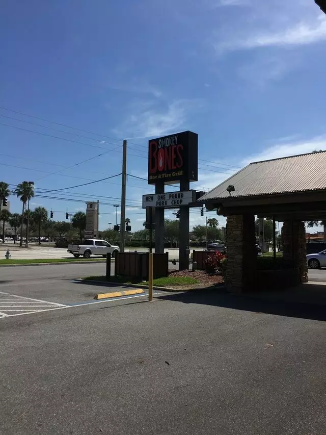 Smokey Bones Bar & Fire Grill