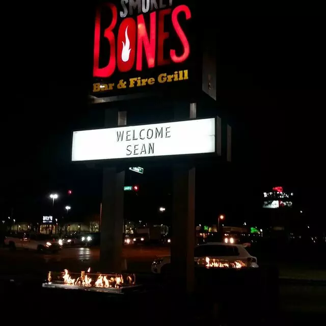 Smokey Bones Bar & Fire Grill
