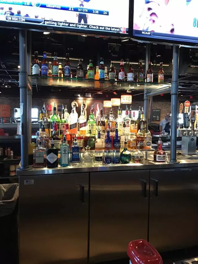 Smokey Bones Bar & Fire Grill