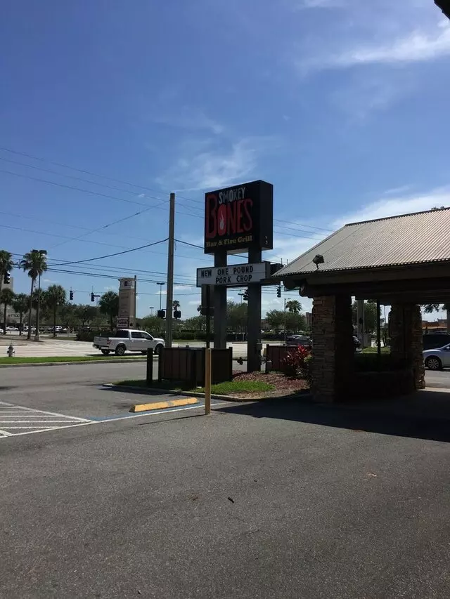 Smokey Bones Bar & Fire Grill