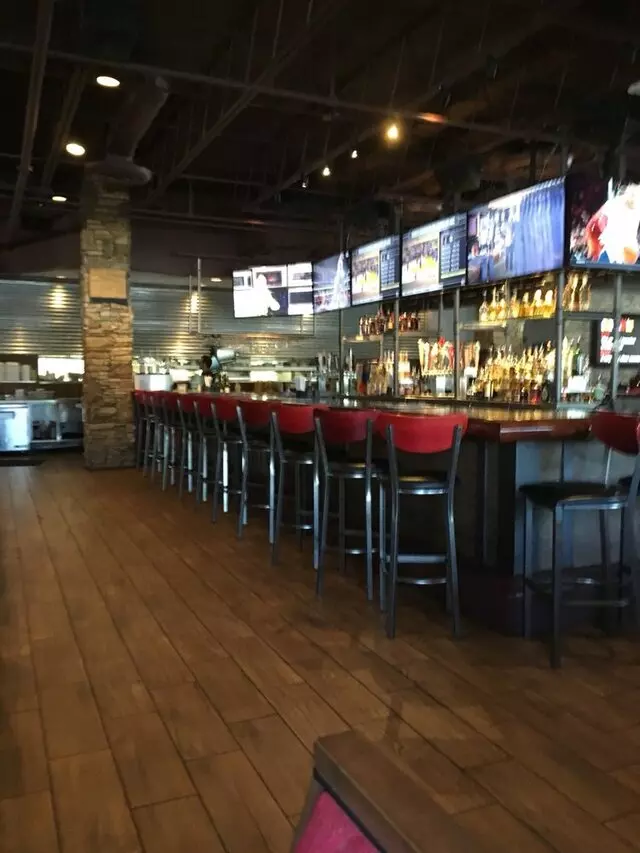 Smokey Bones Bar & Fire Grill