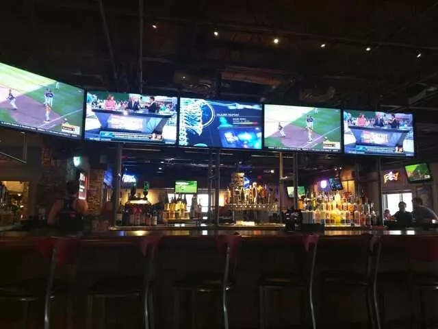 Smokey Bones Bar & Fire Grill