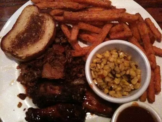 Smokey Bones Bar & Fire Grill