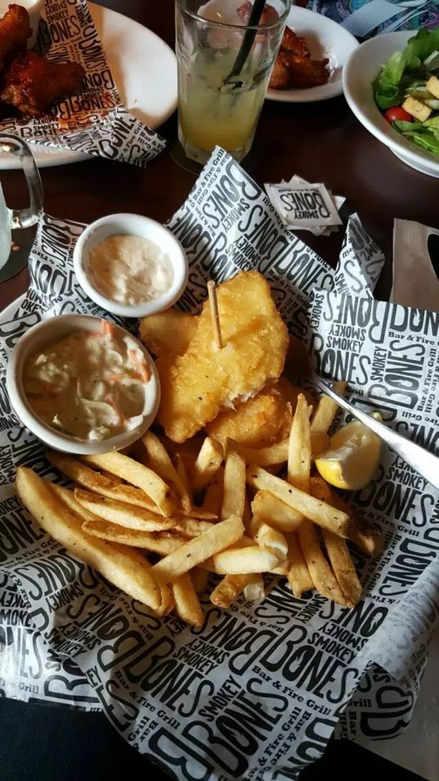 Smokey Bones Bar & Fire Grill