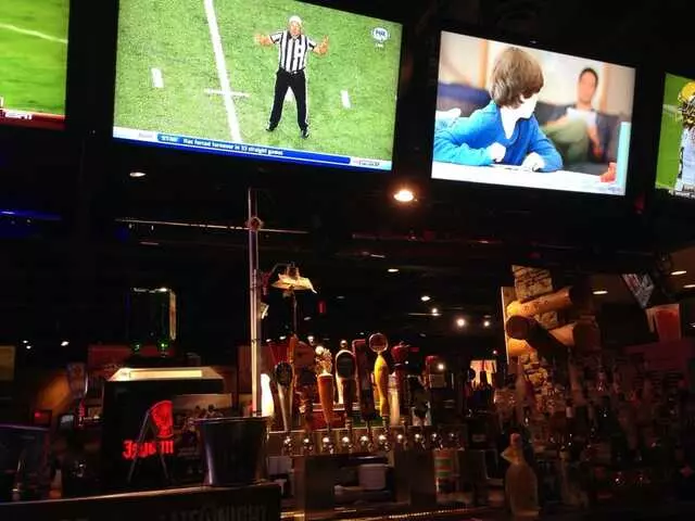 Smokey Bones Bar & Fire Grill