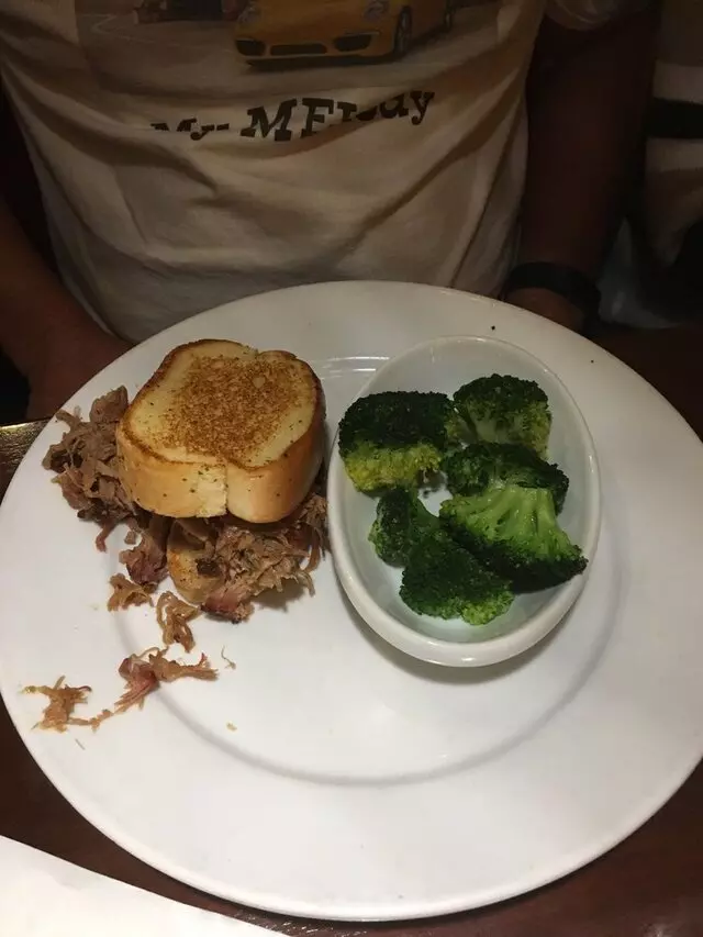 Smokey Bones Bar & Fire Grill