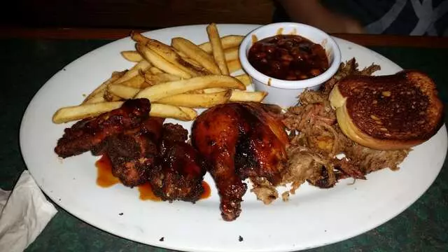 Smokey Bones Bar & Fire Grill