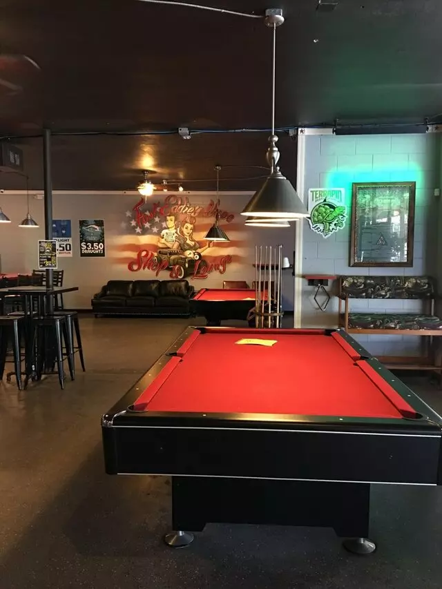 Fast Eddie&apos;s Vape Shop & Lounge