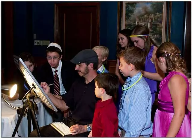Digital Caricatures Live